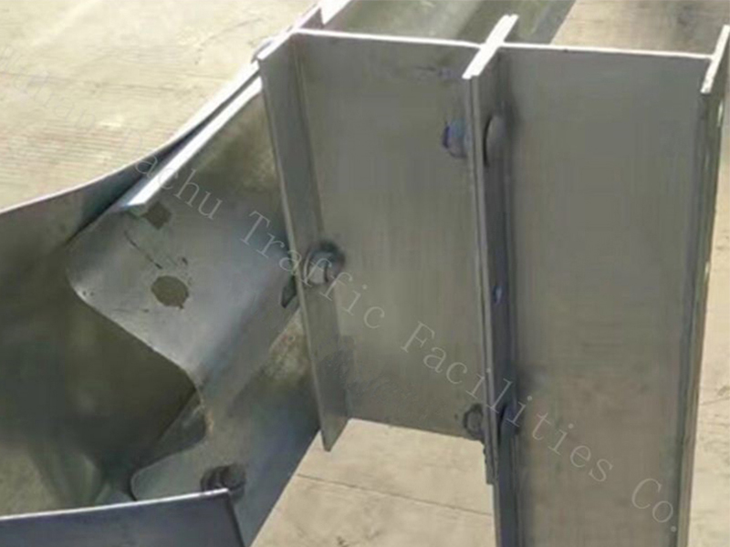 W Beam Class A 2.67mm Metal Crash Barrier Highway Guardrails