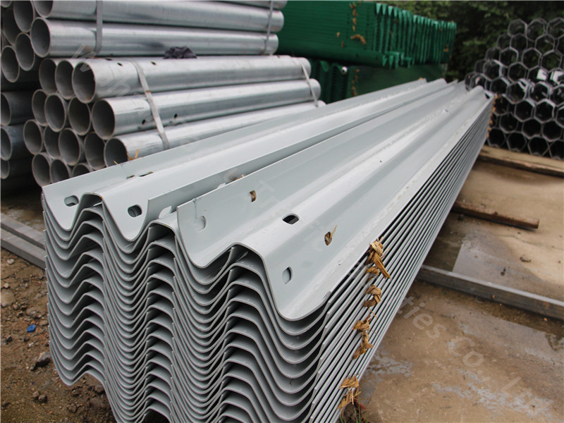 Hot-Dip Galvanized Highway Q235 Metal W Beam Safety Crash Barriers
