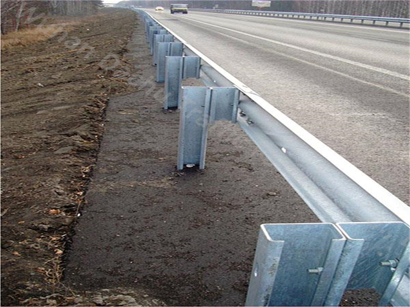 Premium Quality Galvanized Steel Highway Guardrail C Section Crash Barrier Post