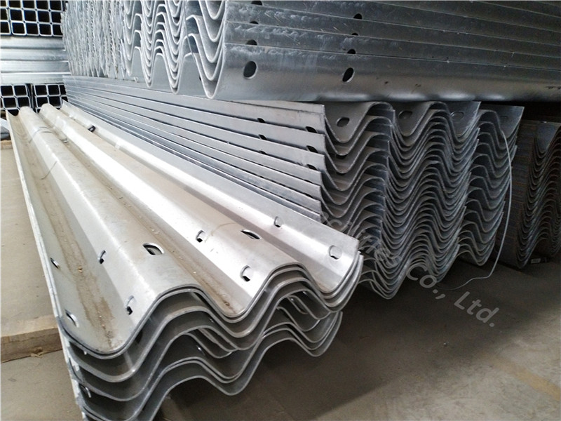 HDG Thrie Beam Corrugated Road Guardrail