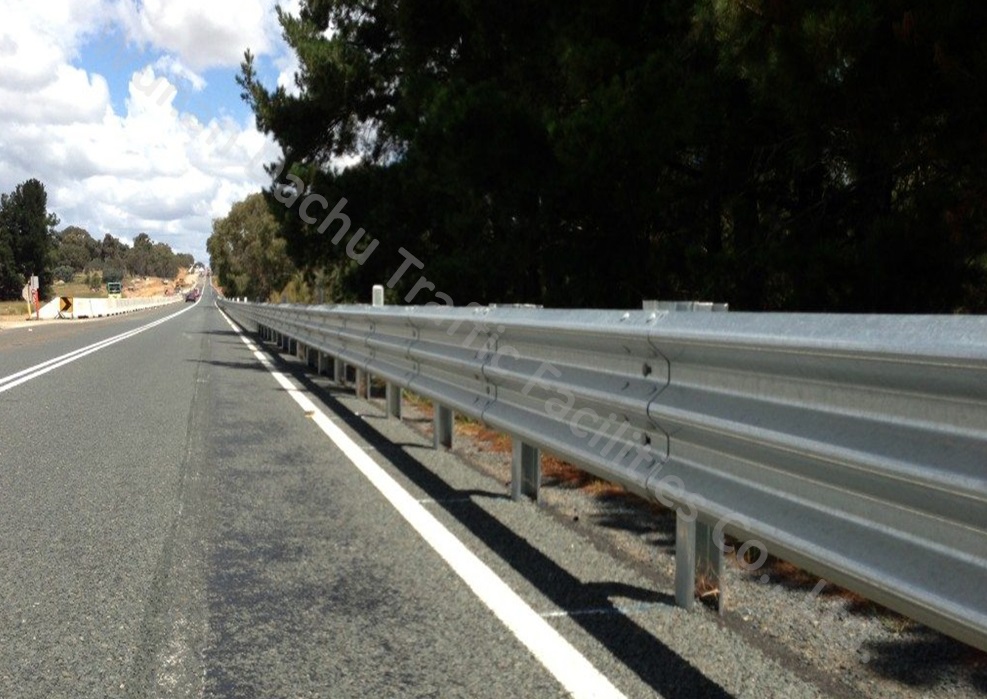 Galvanized Q345B Steel Thrie Beam Guardrails