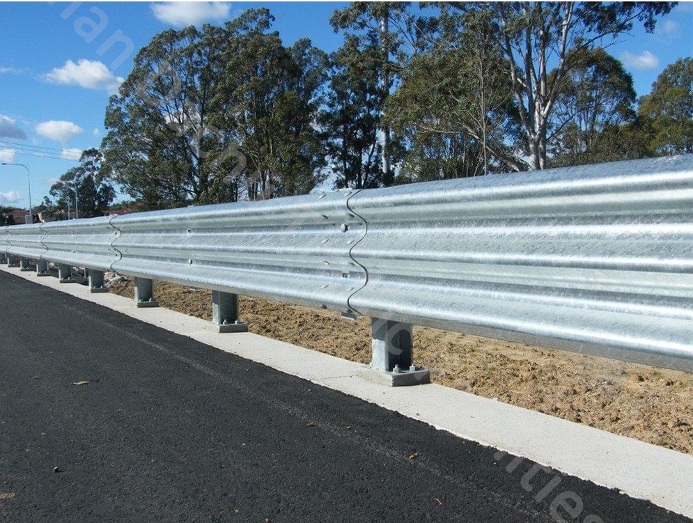 Galvanized Q345B Steel Thrie Beam Guardrails